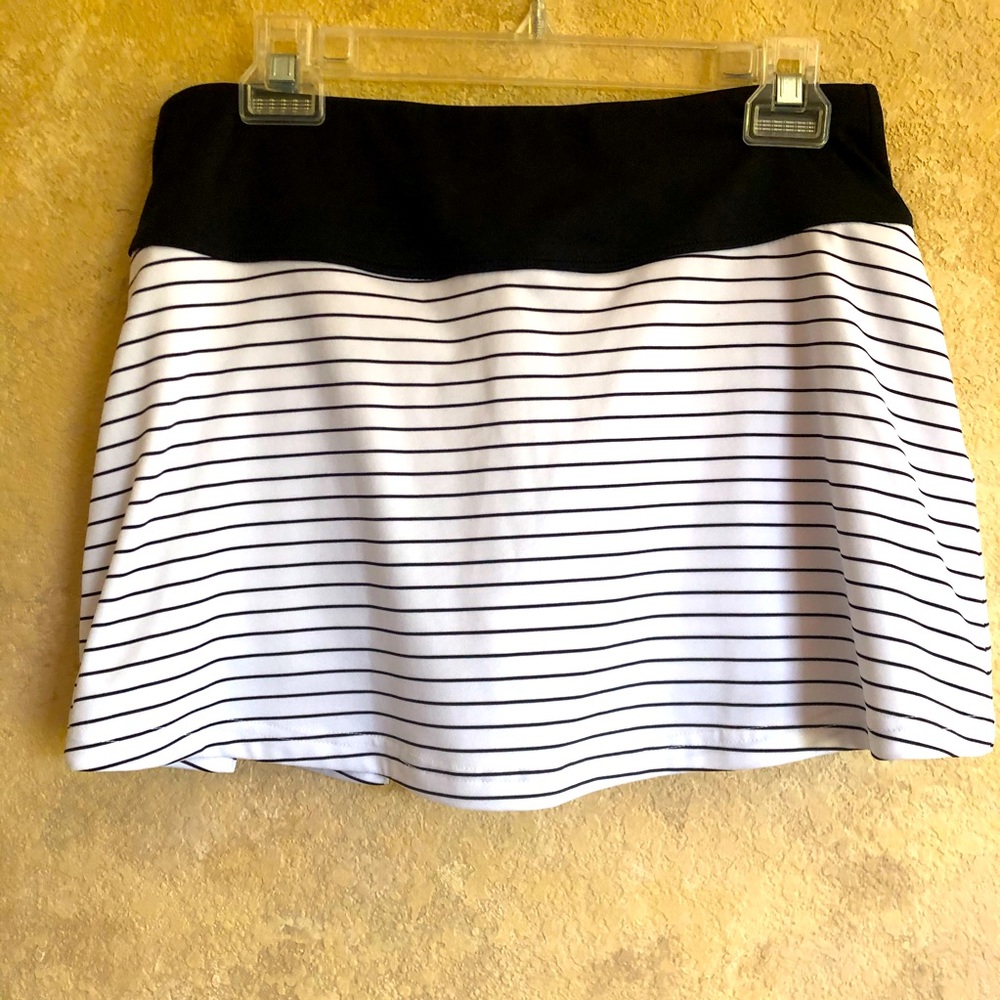 Bollé B&W striped tennis skirt w/built in shorts.